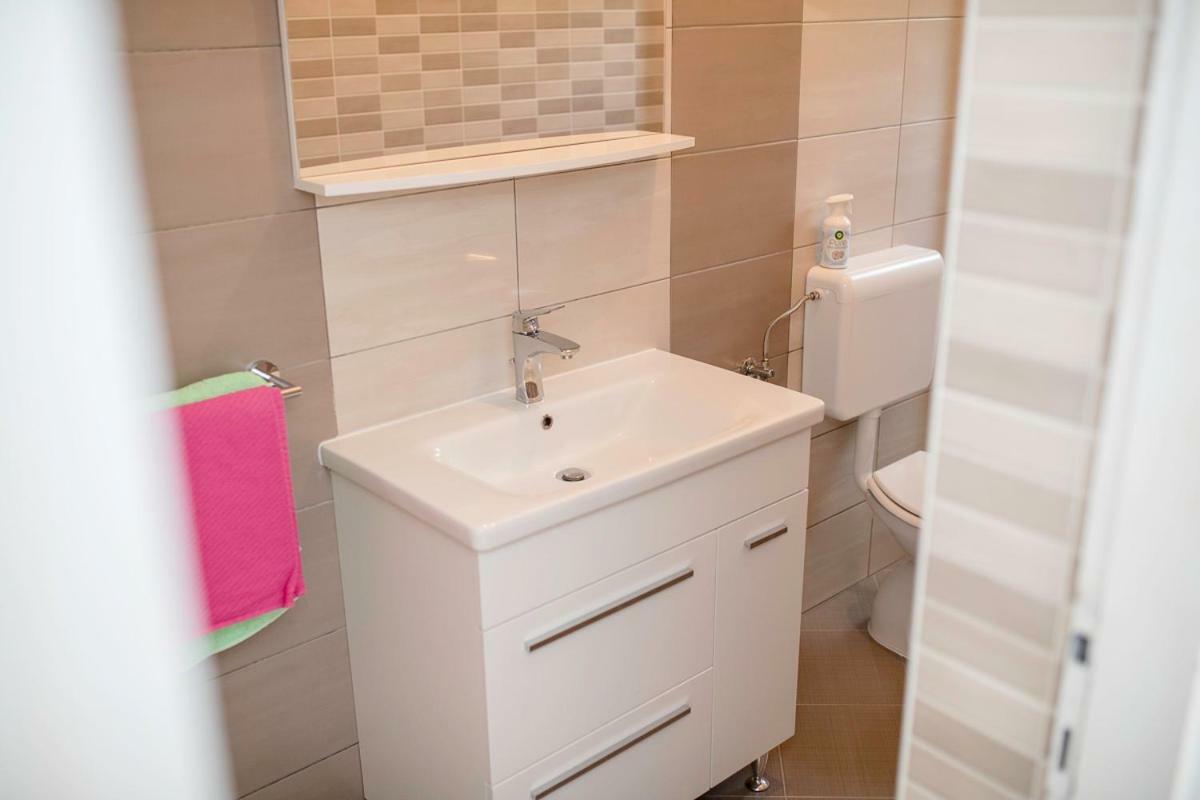 Apartman Jasmina Banjol Eksteriør billede