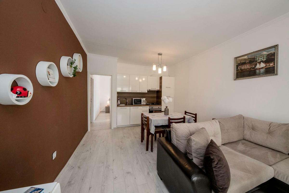 Apartman Jasmina Banjol Eksteriør billede