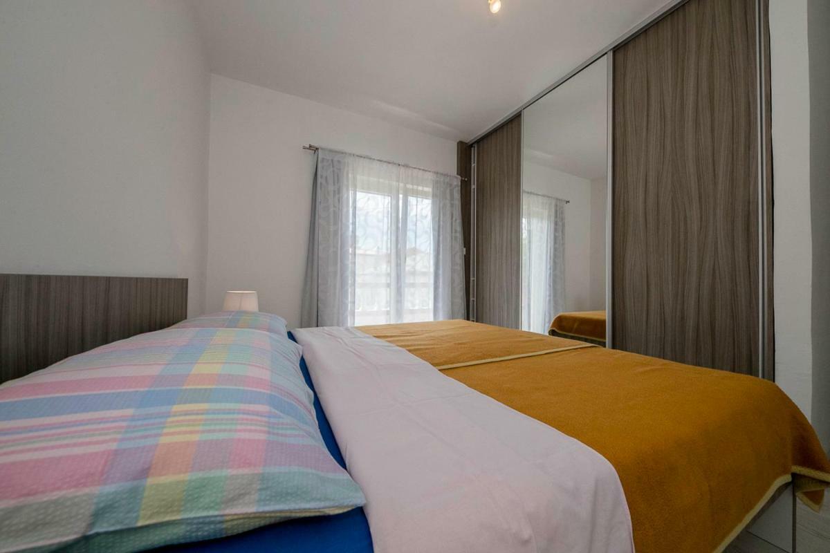 Apartman Jasmina Banjol Eksteriør billede